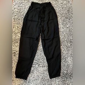 BLACK AMERICAN EAGLE PANTS